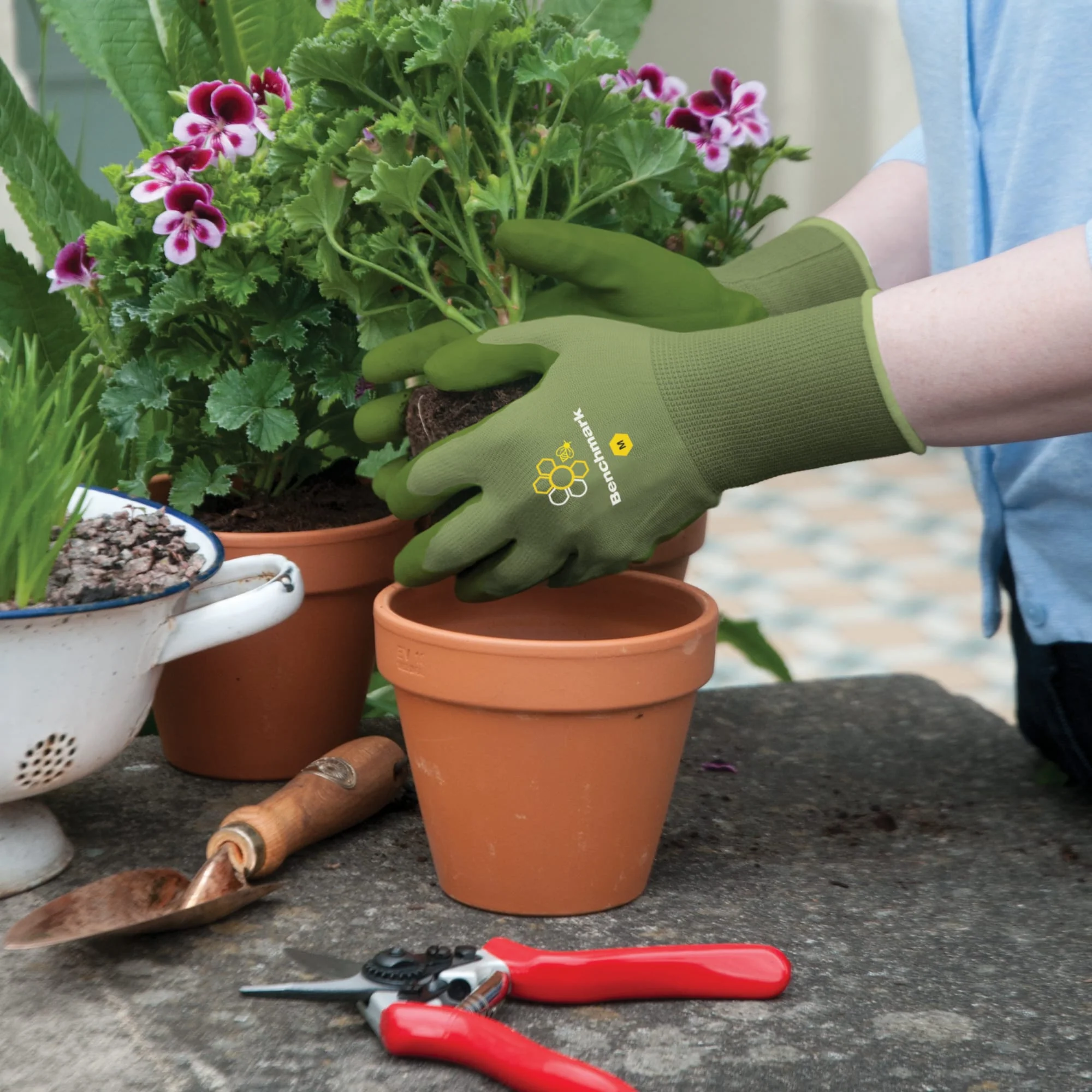 BENCHMARK BMG931 Cosy Water Repellent Insulated Gardening Gloves - Image 6
