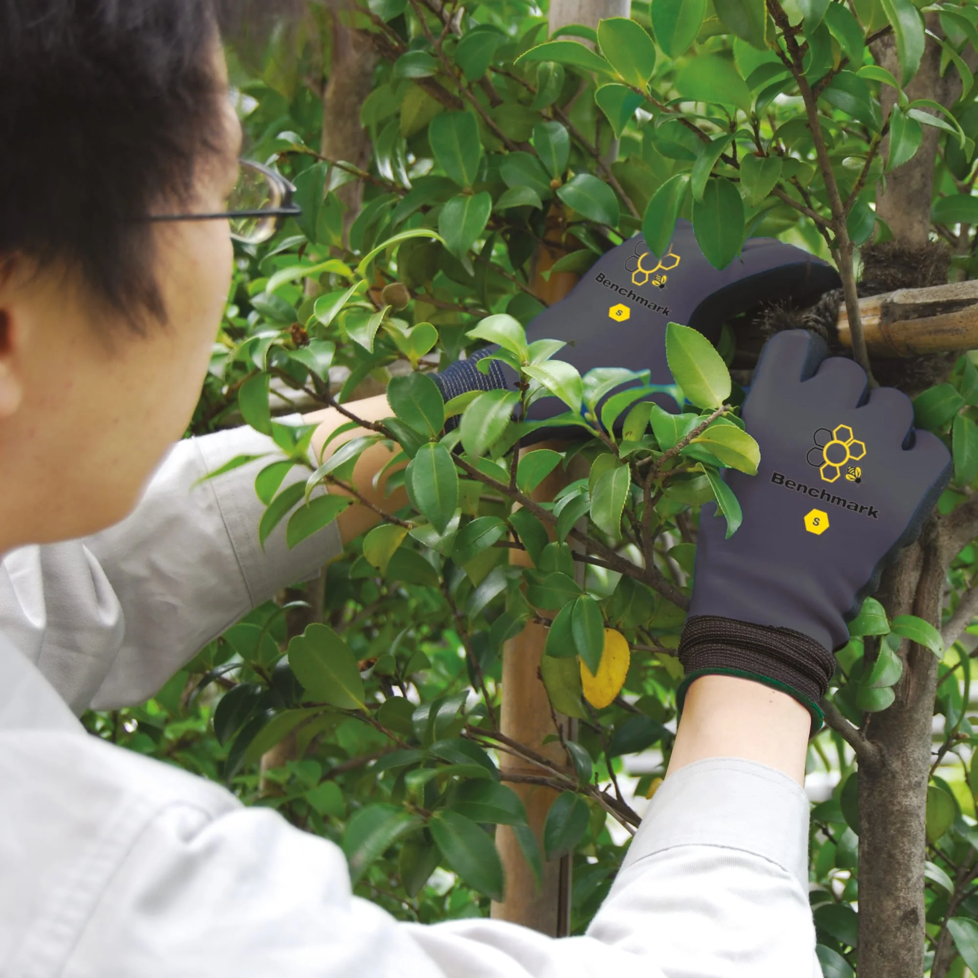 BENCHMARK BMG933 Multi Task Water Repellent Grip Gardening Gloves - Image 6