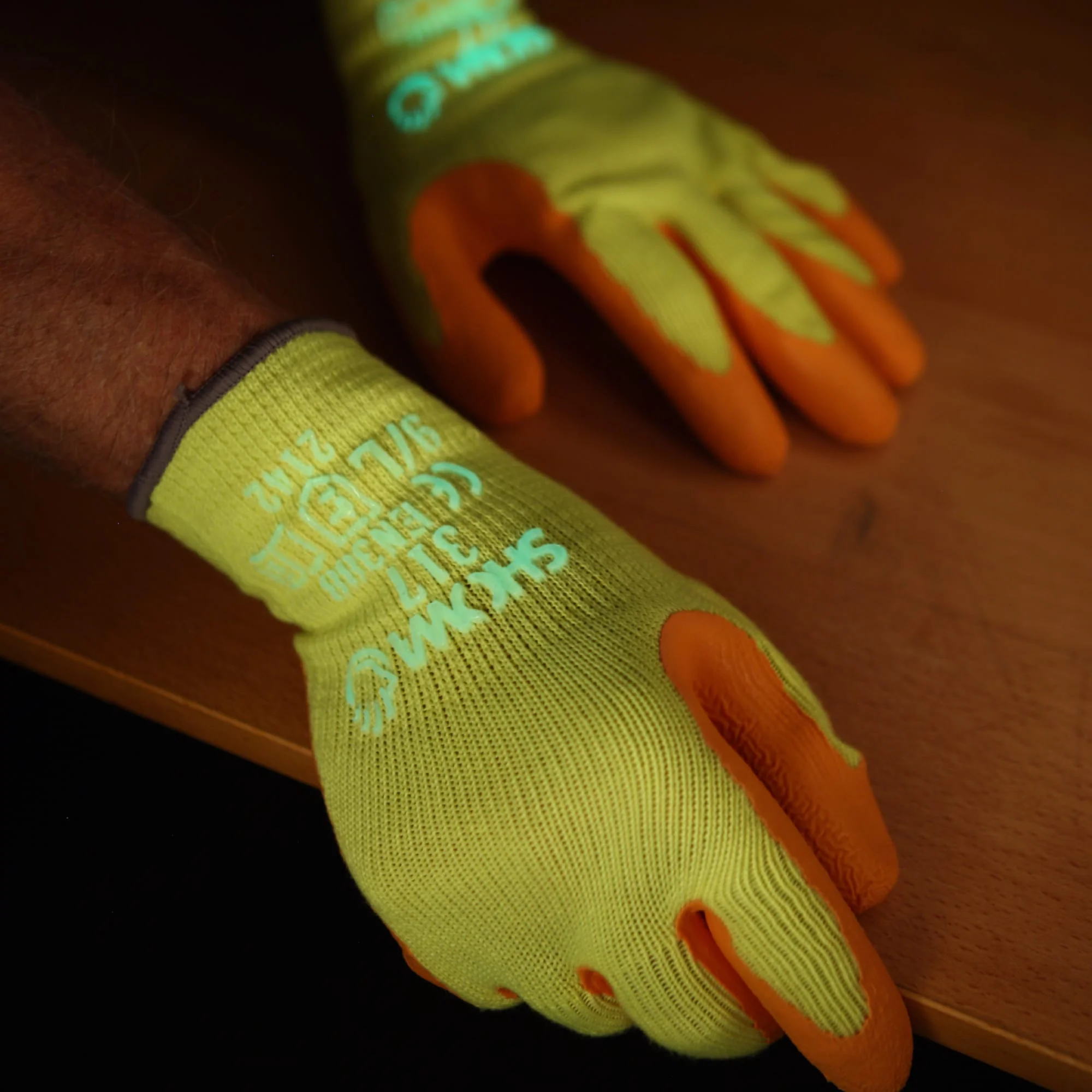 SHOWA 317 Hi-Vis Safety Work Gloves with Luminous Markings - Image 3