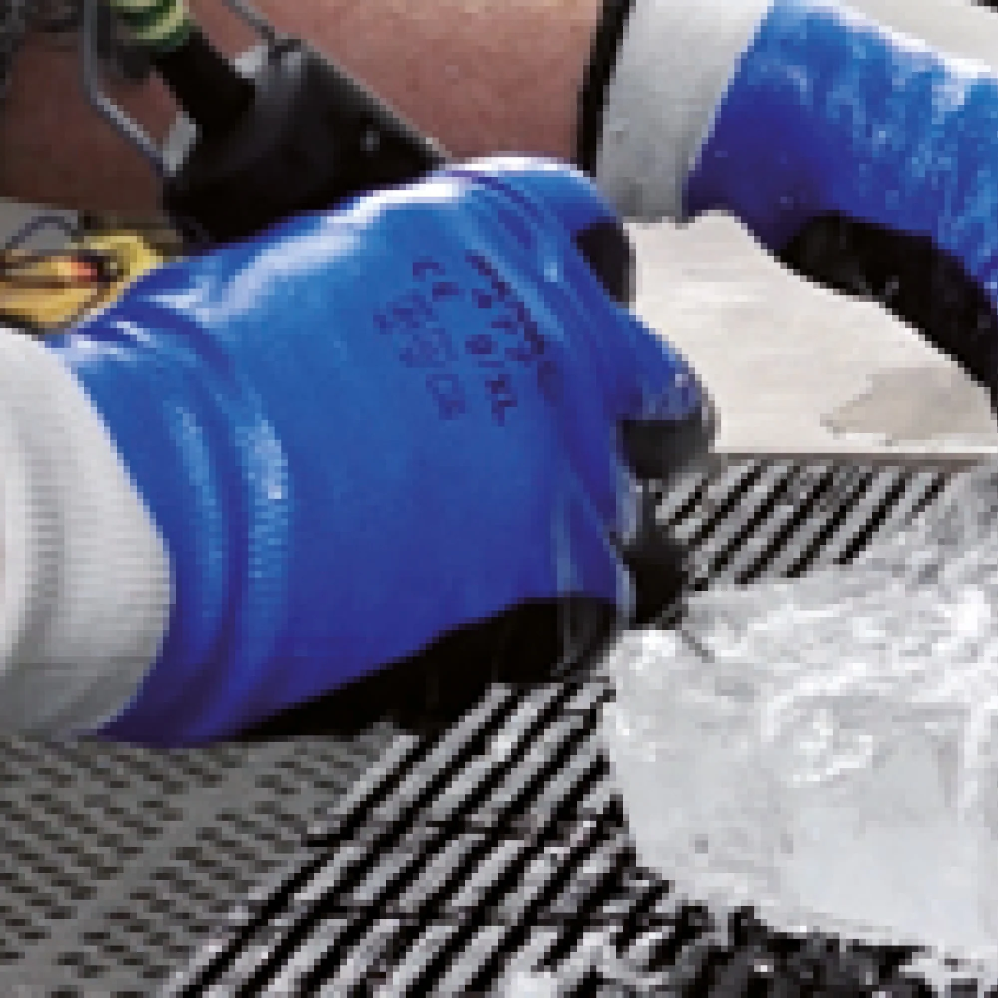 SHOWA 477 Insulated Fully Coated Cold Storage Grip Work Gloves - Image 4