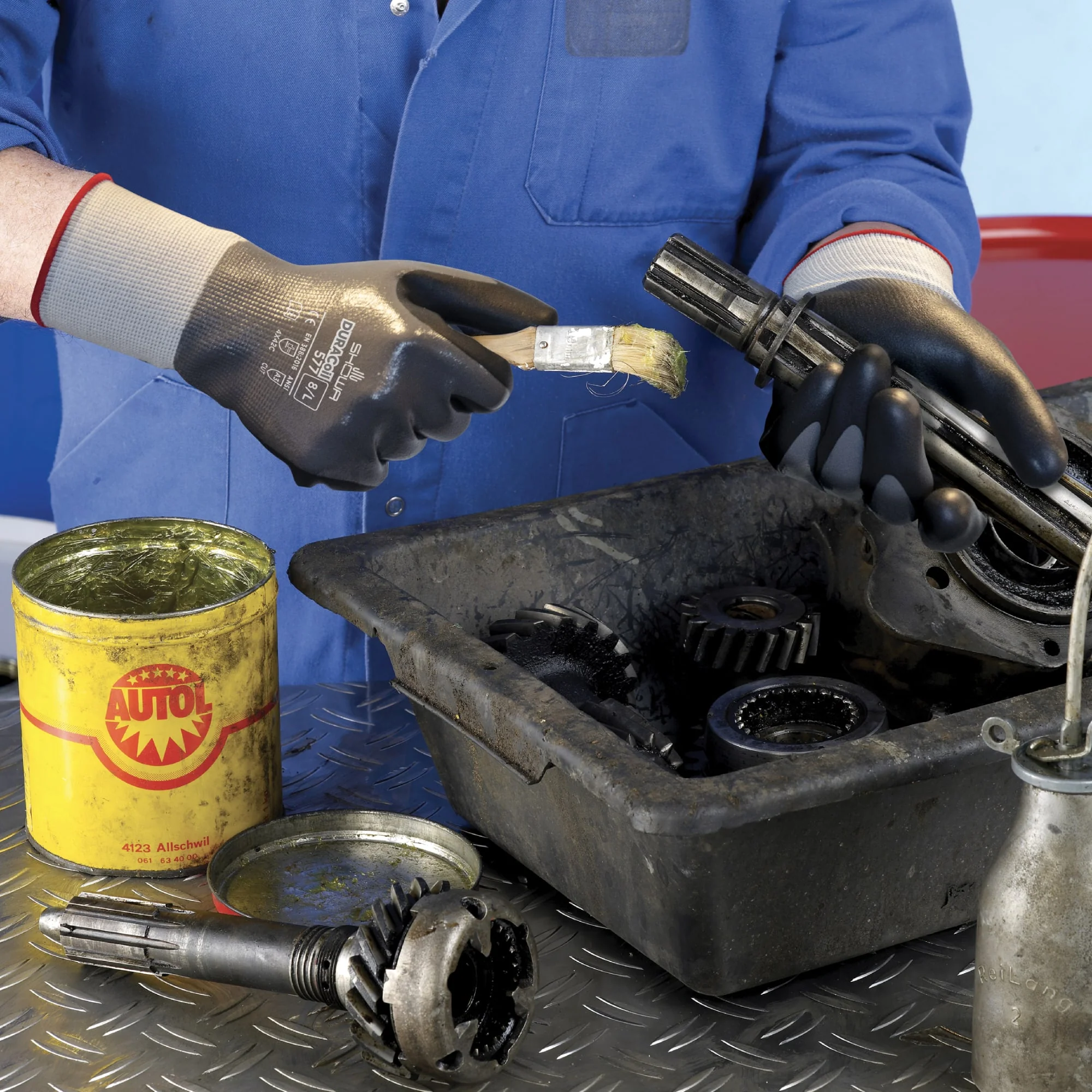 SHOWA 577 Fully Coated Oil, Water & Cut Resistant Grip Safety Work Gloves - Image 4