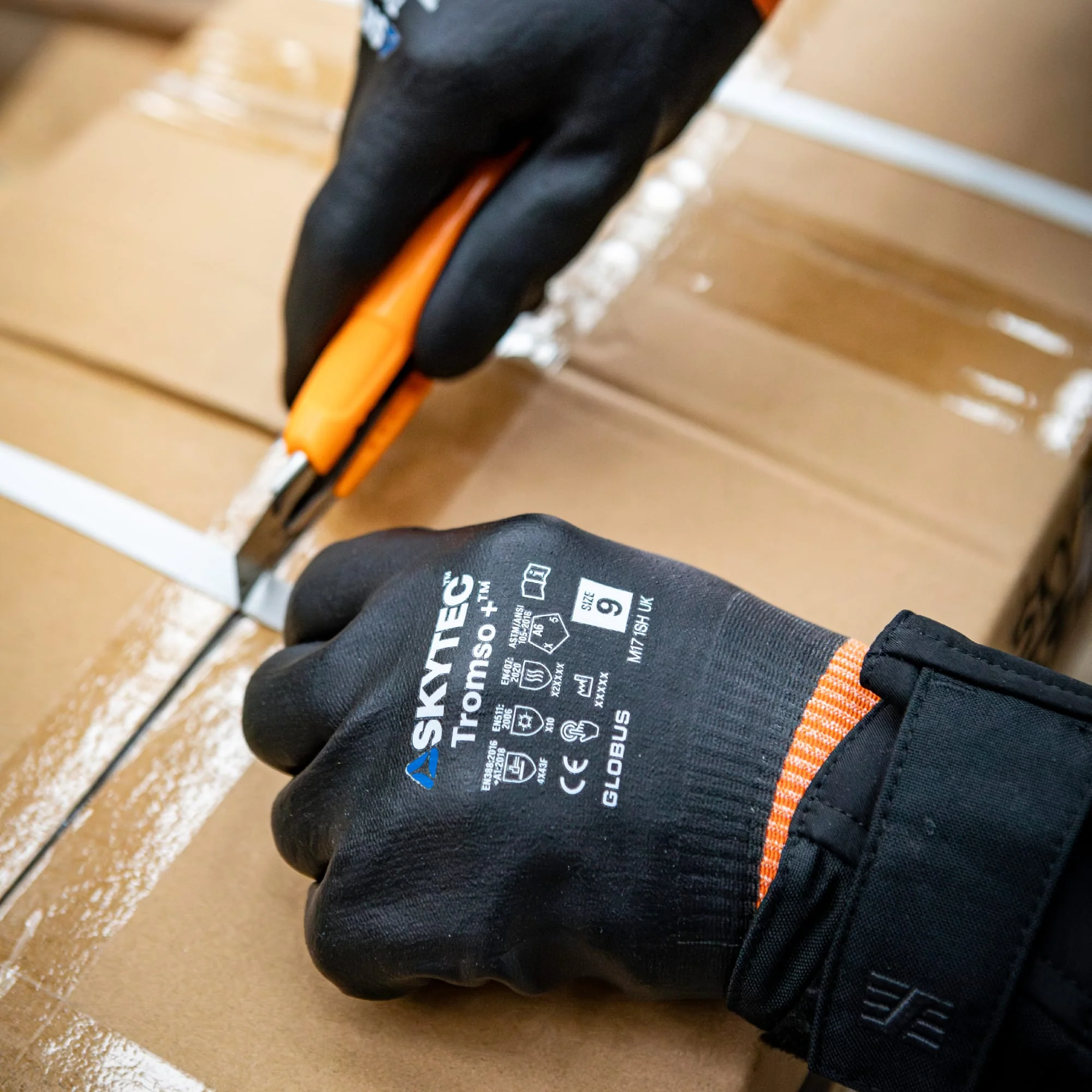 SKYTEC Tromso + Thermal Insulated Touchscreen Work Gloves with Cut Protection - Image 6