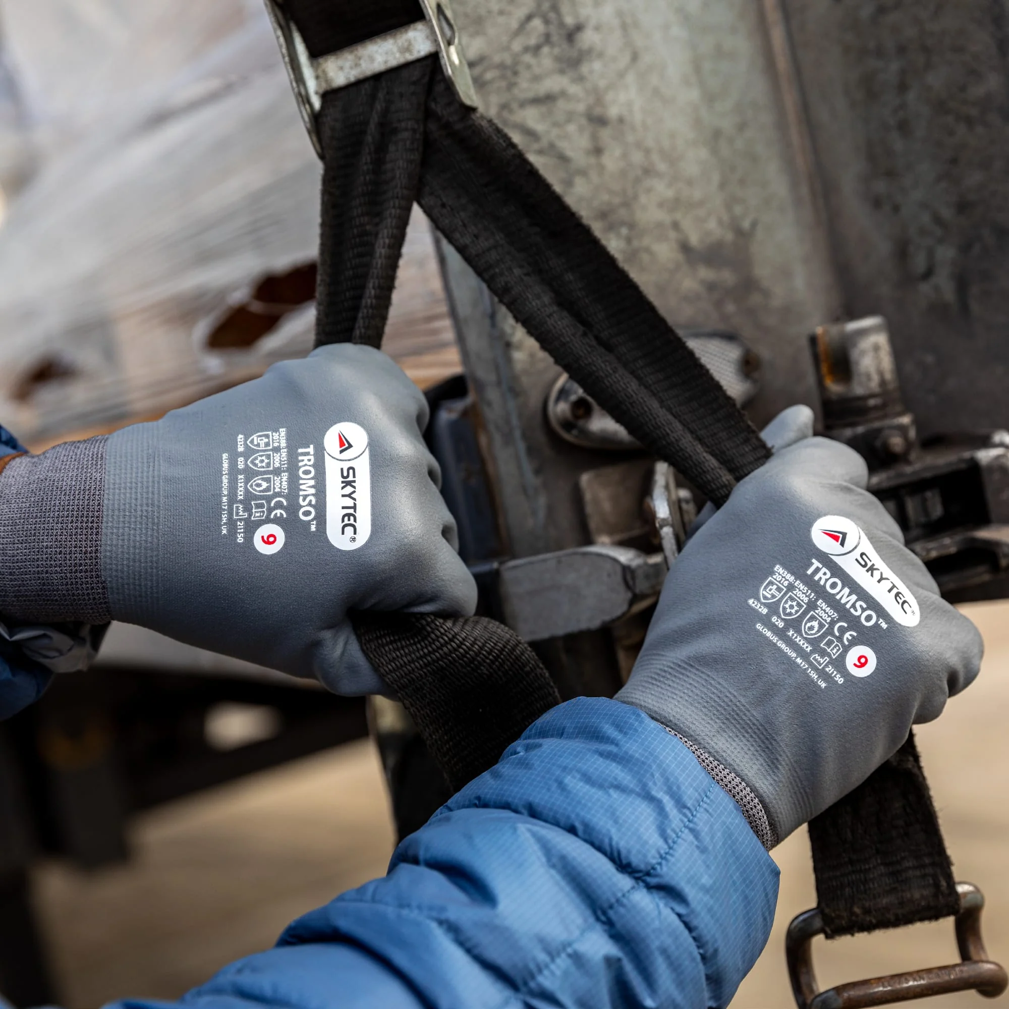 SKYTEC Tromso Thermal Insulated Touchscreen Work Gloves with Fleece Lining - Image 5
