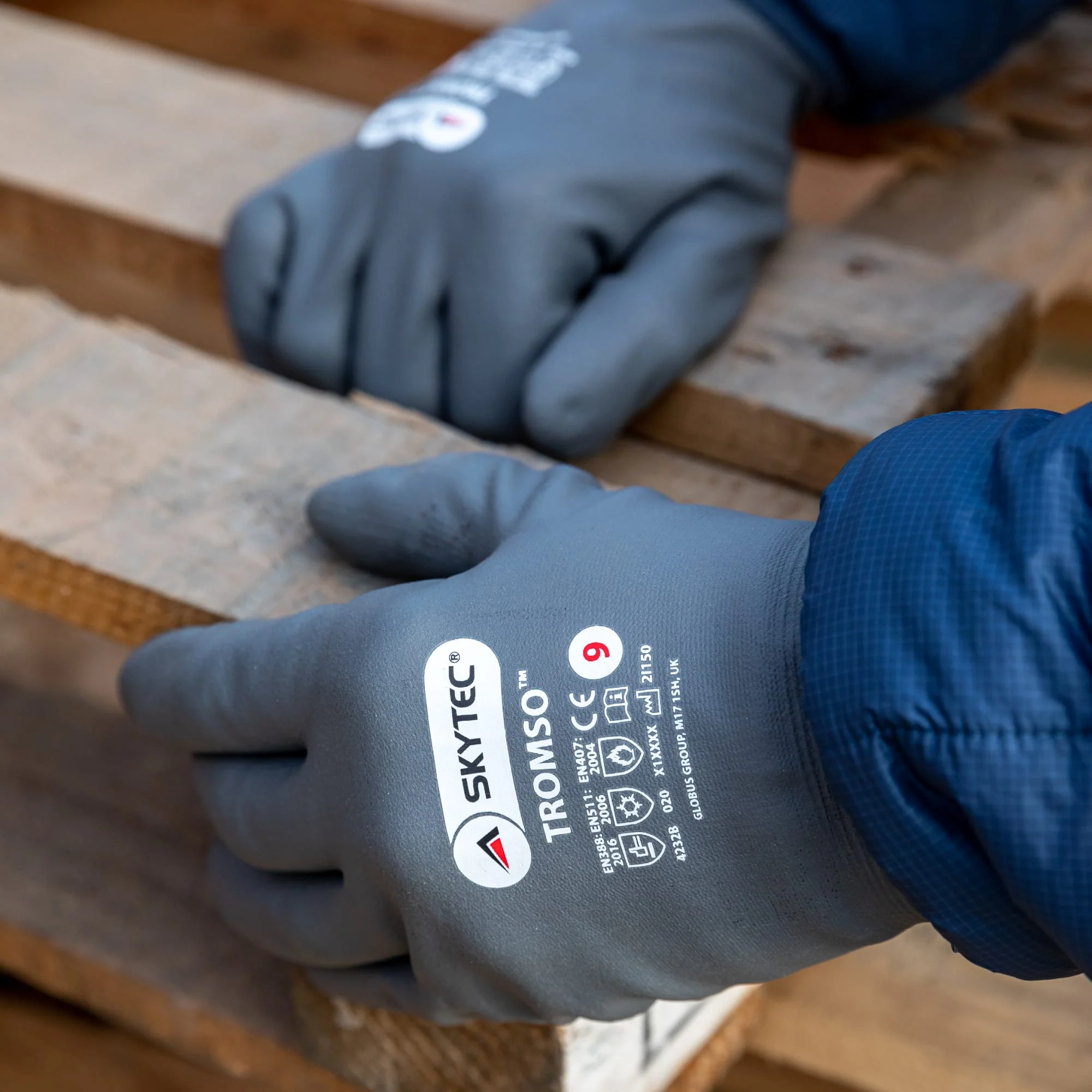 SKYTEC Tromso Thermal Insulated Touchscreen Work Gloves with Fleece Lining - Image 6